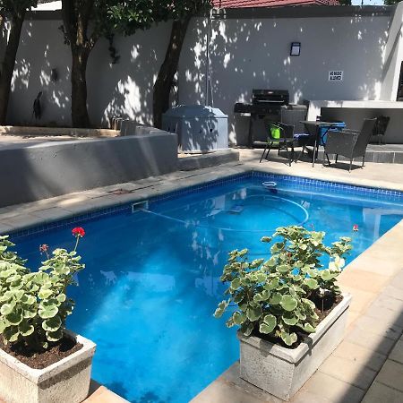 Aluve Guesthouse Johannesburg Bagian luar foto